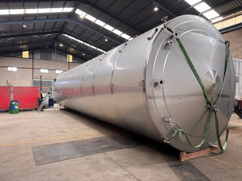 Depósito horizontal INOX 316 de 122 m³ para almacenamiento industrial